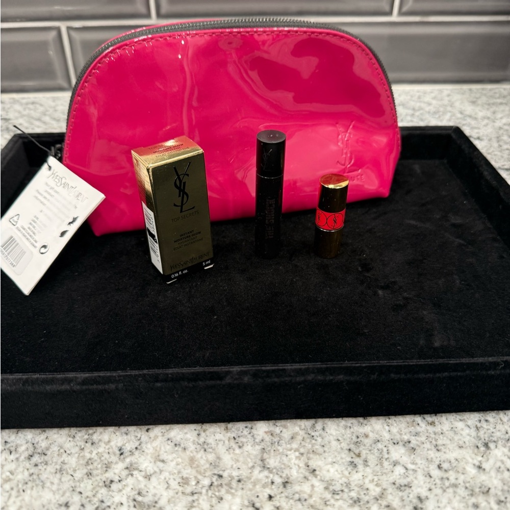 $199 Retail 💕YSL Makeup Bag Gift Set